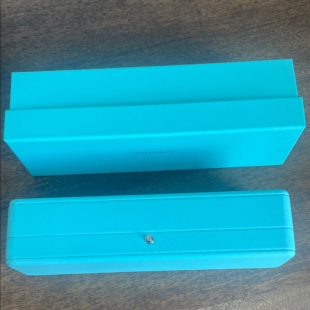 Tiffany & Co. Robin's Egg Blue Bracelet Box - Picture 4 of 4